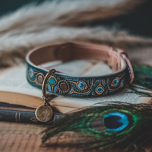 Peacock feathers dog leather collar. Leather dog collar. Embroidery dog collar. Vintage dog collar. Feathers leather collar. Blue dog collar