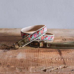 Embroidery leather dog lead. Flowery dog leash. Leather dog leash. Custom leash. Custom lead. Leash for dogs. Custom colors