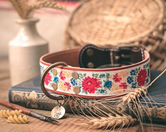 Hundehalsband aus Leder Flowery Field. Hundehalsband mit Stickerei. Hohes Hundehalsband. Stabiles Hundehalsband. Hundehalsband mit Blumenmuster. Volksromantisches Hundehalsband.