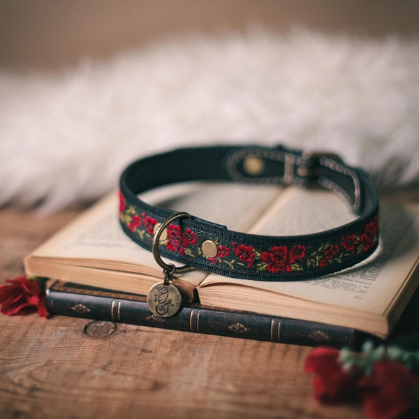 Red Rose dog leather collar. Rosantic Leather dog collar. Embroidery dog collar. Vintage dog collar. Roses leather collar. Black dog collar