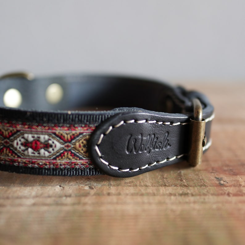 Svart läderhalsband. Hundhalsband i läder. Hundhalsband i svart broderi. Hundhalsband i äkta läder. Vegetabilisk garvning. Svart hundhalsband. bild 4