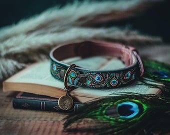 Peacock feathers dog leather collar. Leather dog collar. Embroidery dog collar. Vintage dog collar. Feathers leather collar. Blue dog collar