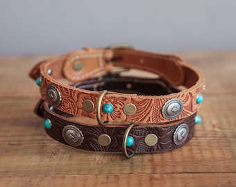 Collar de cuero estilo western para perros. Collar de cuero con tachuelas y conchos para perros. Collar marrón oscuro para perros. Collar de piedra turquesa para perros. Collar estilo suroeste con tachuelas.