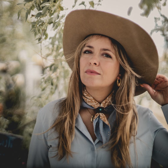 Concho bandana. Leather Slide. Sliders. Cuff. Concho turquoise stone. Bolo bandana. Leather scarf ring.