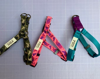 Small Dog harness. Adjustable harness. Nylon dog harness. Thin harness for small dogs. Adjustable chest and chest harness.