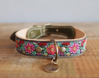 Flowery Leather Collar. Leather dog collar. Embroidery dog collar. Winter garden dog collar. Flowered dog collar. Moss green leather collar.