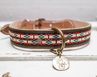 Hundhalsband i navajo-stil. Hundhalsband i läder. Hundhalsband i sydvästlig stil. Hundhalsband med broderi. Hundhalsband inspirerat av indianer.