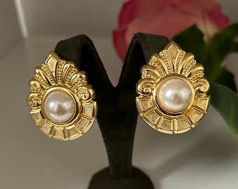 Boucles d'oreilles clip cabochon en perles synthétiques plaquées argent B4 vintage des années 1980 - France