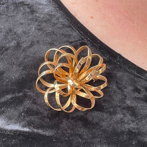 Vintage Vergoldete Mid Century Modernist 3D Abstrakte Blumen Statement Brosche
