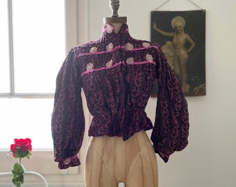 Chaqueta de corpiño victoriano con ribete de cinta, auténtica chaqueta ajustada con brocado floral fucsia antiguo para estudio o reparación talla XS extra pequeña,