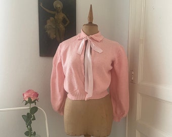 Vintage Hand Knitted Pink Sweater w/ Open Middle, Long Sleeved Cardigan with Peter Pan Collar and Ribbon Bow, 1950s Wool Blend Jumper Medium