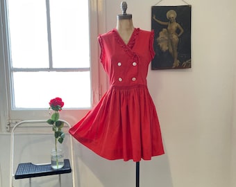 Vintage cereza rojo volantes ajuste y vestido de bengala tamaño pequeño mediano, vestido lolita rojo lápiz labial con grandes botones blancos, vestido de verano de los años 70 España