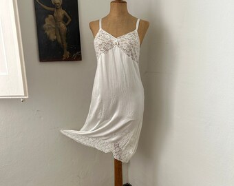 Vintage White Rayon & Lace Slip Dress Size Medium, Liquid Satin Negligee M, 50s Boudoir Lingerie, Lacy Rayon Nightgown, 1950s Undergarment M