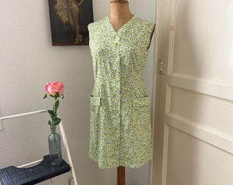 Vintage 1960s Green Floral Print Sleeveless Shift Dress with Pockets