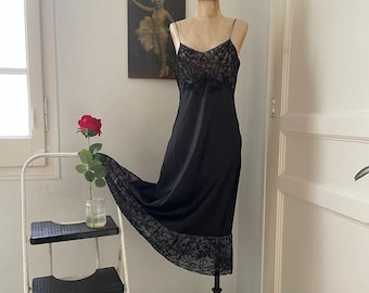 Vintage 1950s Black Satin and Lace Hour Glass Slip Dress with Mauve Tulle Lace Flounce & Lining, Midi Length Wiggle Slip Dress 50s Lingerie