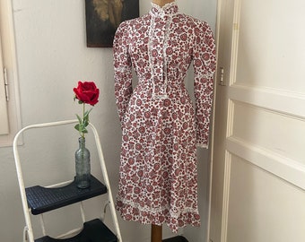 Vintage Red Floral Paisley Print Prairie Dress Size Small to Medium, 70s Victorian Revival Ruffled Lace High Neck Puff Sleeved Gown