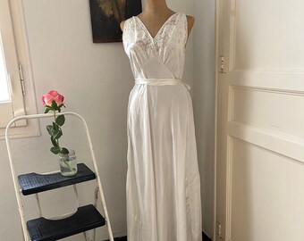 Vintage 1940s White Liquid Satin Fit & Flare Wrap Nightgown Size Medium, Bridal Nightgown, Wedding Trousseau Lingerie, 1940s Nightdress Med