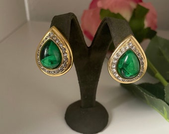 Boucles d'oreilles clip vintage cabochon en forme de larme et cabochon en verre gripoix vert émeraude plaqué or