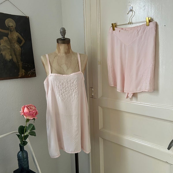 1920s  Blush Pink Rayon Camisole & Tap Pants Pajama Set, Flapper Lingerie Size Medium