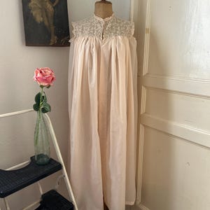 Vintage 1950s Peach Early Nylon Robe with Lace Yoke