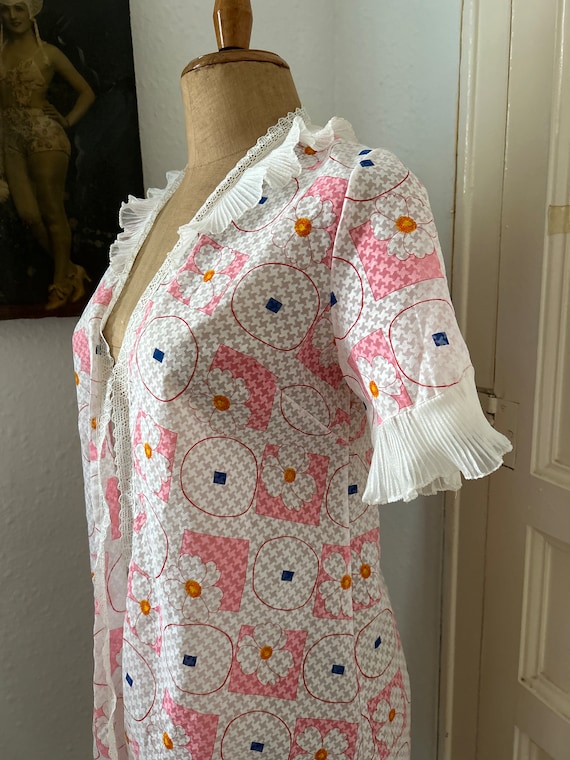 Vintage Early 70s Frilly Op Art Dressing Gown Jacket Gem