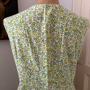 Vintage 1960s Green Floral Print Sleeveless Shift Dress with Pockets zdjęcie 9
