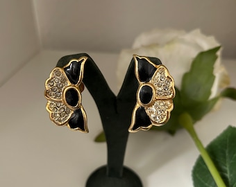 Pendientes vintage de clip de media flor con esmalte negro y diamantes de imitación chapados en oro