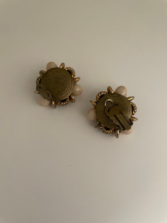 Vintage Light Brown Beaded Cluster Clip Earrings … - image 3