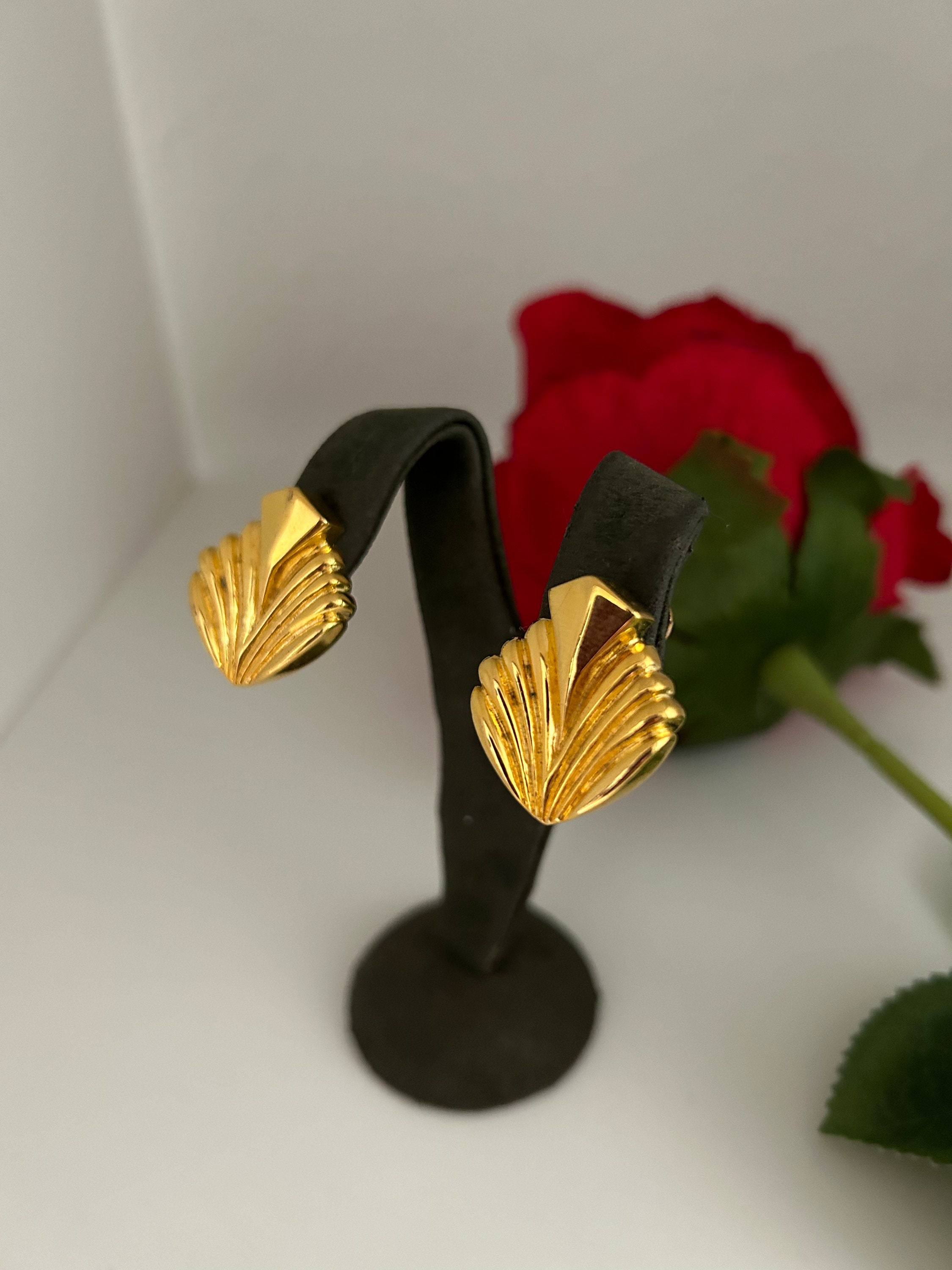 Boucle d'oreille créateur en forme de fleurs dorée - Floralie Boucle d'oreille créateur en forme de fleurs dorée - Floralie