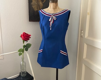 Vintage 70er Jahre Majorette Tunika Top : Rote & weiße Borte, mittellang