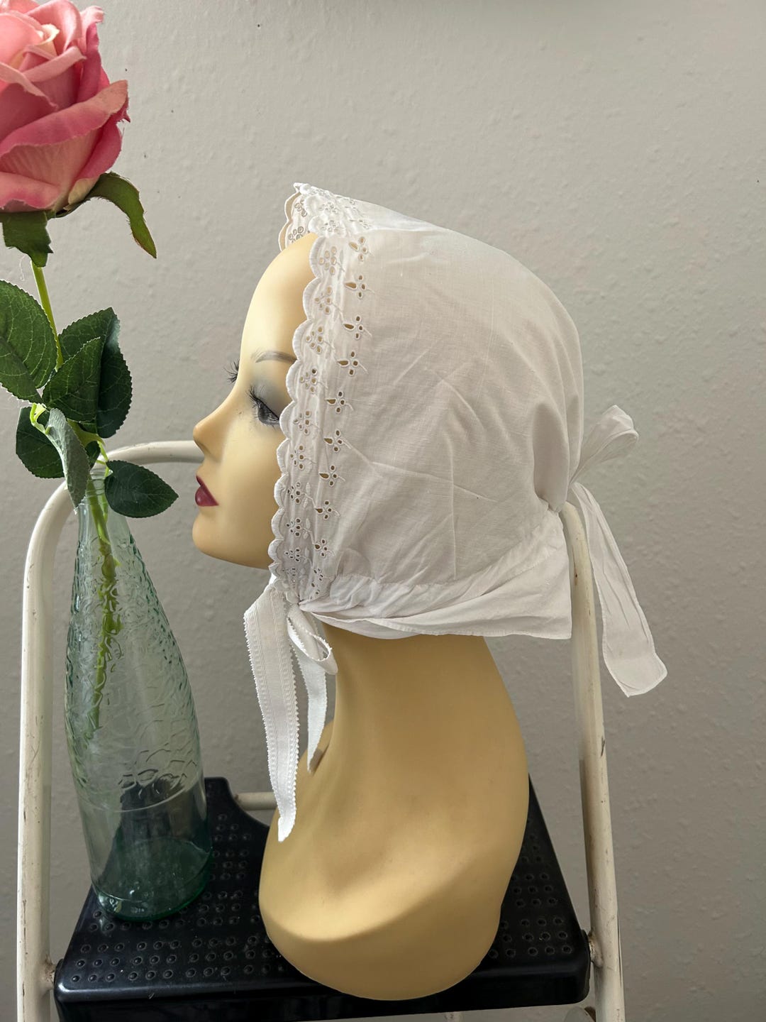 Linn Bonnet, Broderie Anglaise