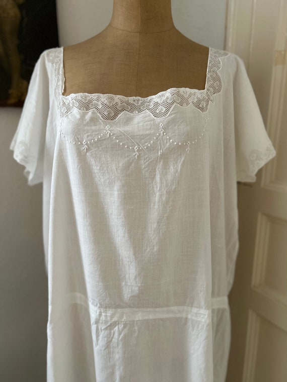 1920s Embroidered Lace Trim White Cotton Drop Wai… - image 3