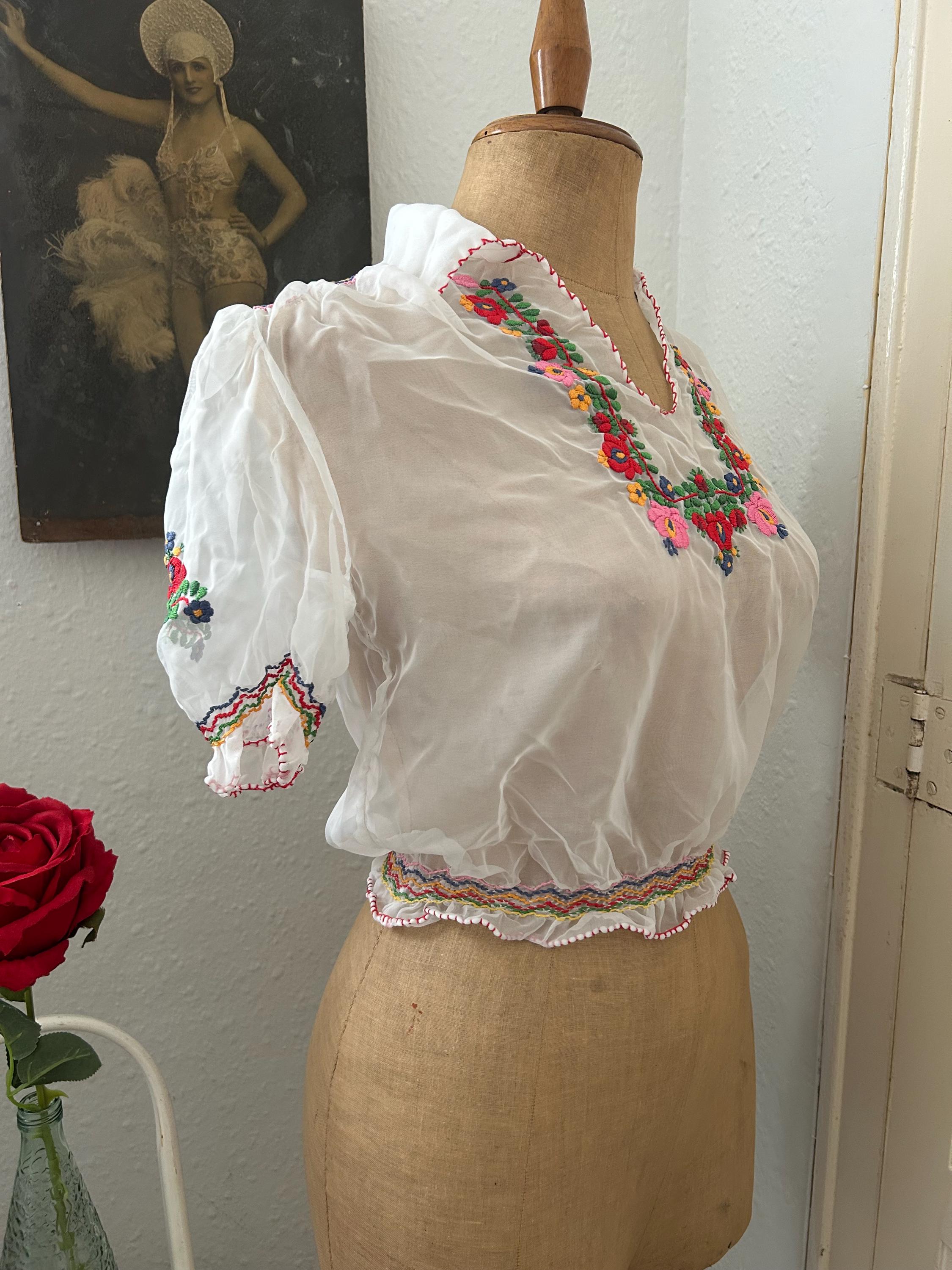 1960年代のヴィンテージ、手刺繍入りのハンガリー製シアーブラウス