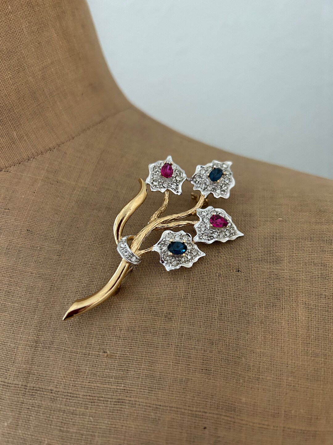 Broche Vintage Années 50 - Style Floral, Plaqué Or Et Strass Brun, Serti Griffé, Occasion