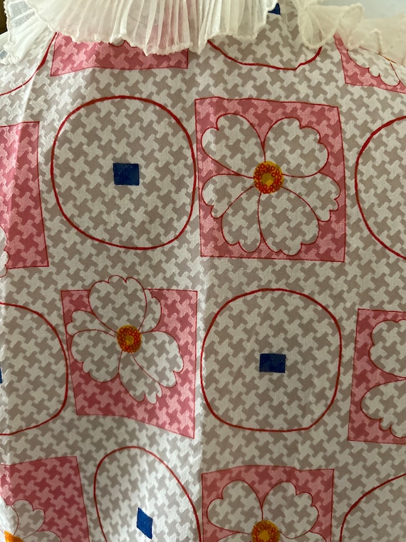 Vintage Early 70s Frilly Op Art Dressing Gown Jacket Gem