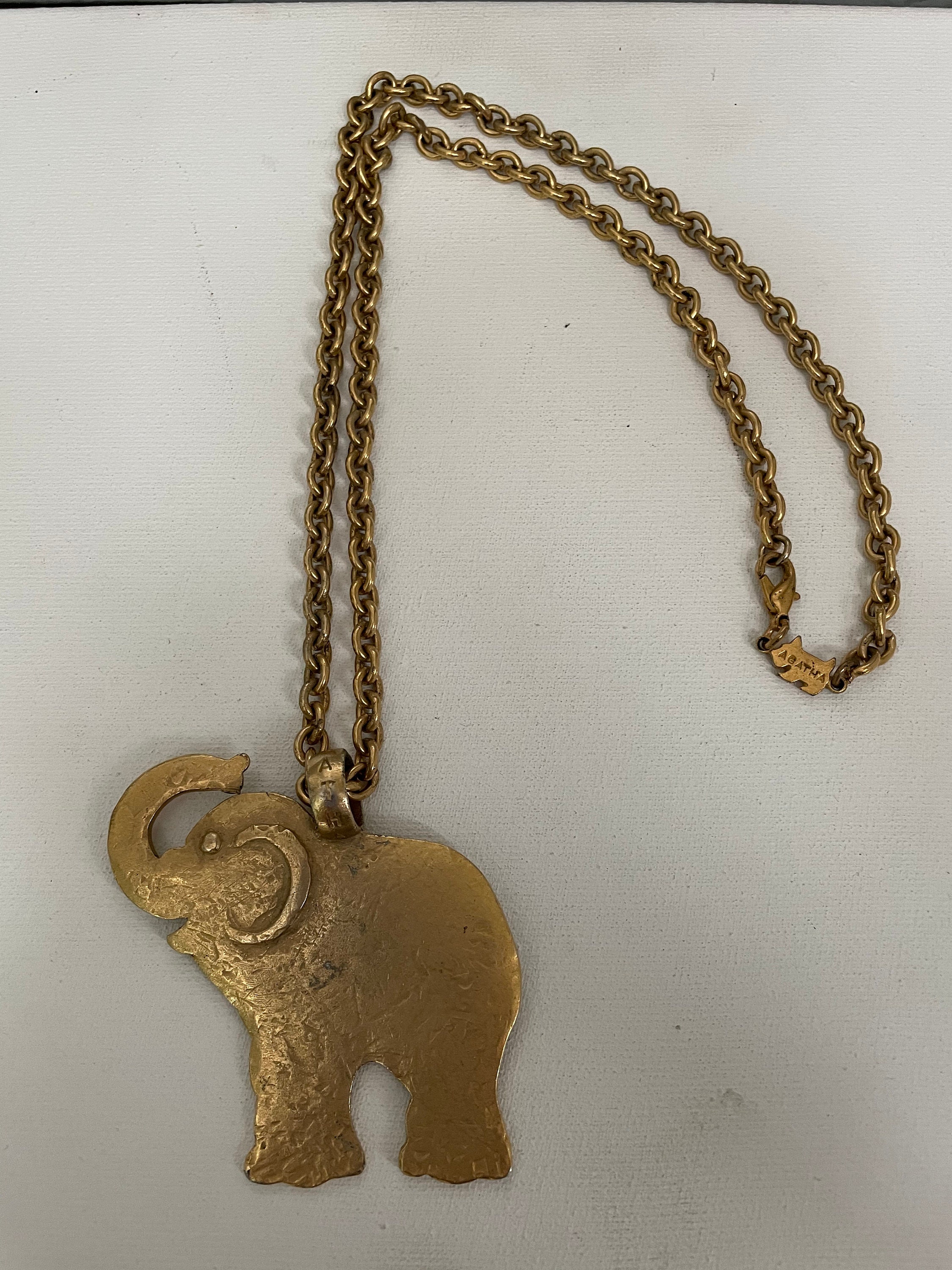 Vintage AGATHA Paris Firmado Colgante de Elefante Chunky Gold - Etsy México