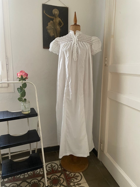 Antique White Cotton Lacy Puff Sleeved Nightgown 1920s Short