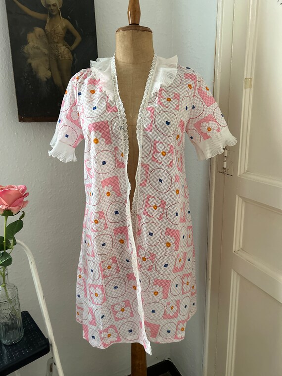 Vintage Early 70s Frilly Op Art Dressing Gown Jacket Gem