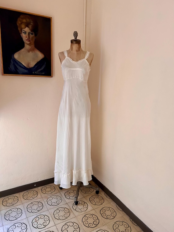 Vintage 1940s White Rayon Maxi Length Slip Dress Size XS 32 Bust Vintage 1940s White Rayon Maxi Length Slip Dress Size XS 32 Bust