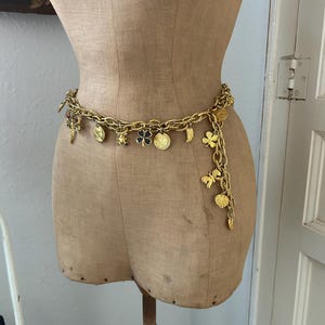 Vintage- Gold Tone Cameo Link Heavy Belt Women Large s-l400.jpg main image 2