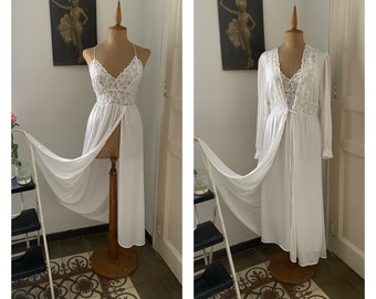 Vintage Sexy 70s White Nylon Peignoir Set, Matching Robe and Nightgown Size Medium Large, 1970s Boudoir Wear, Bridal Lingerie for Honeymoon