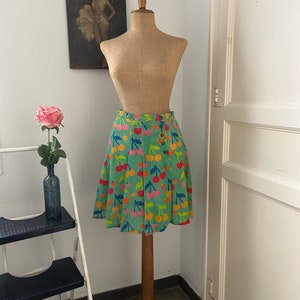 Vintage 70s Kelly Green Skirt with Op Art Cherry Print Size Medium