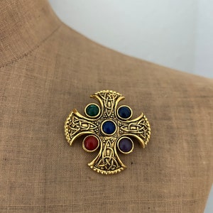 Broche Ancienne Ronde Ancre Et Croix - Plaquée Or, Pierre Agate Naturelle écossaise, Occasion