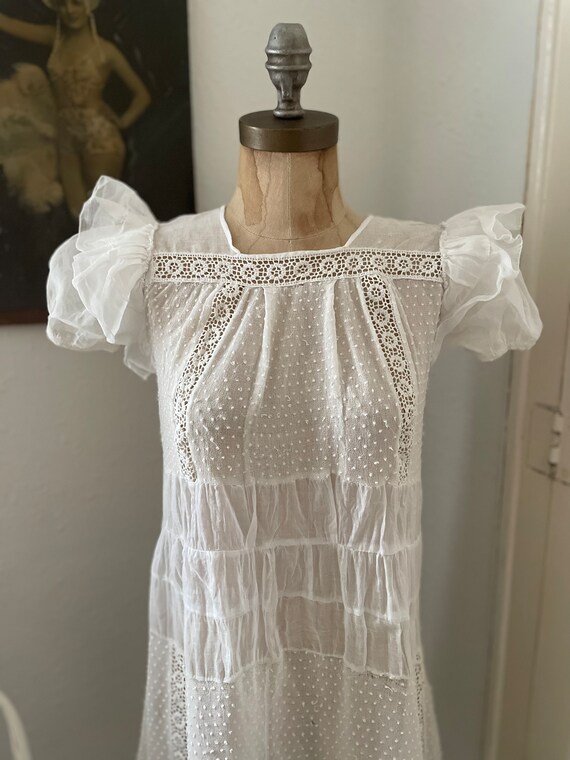 Vintage 1930s White Cotton Voile and Embroidered … - image 10