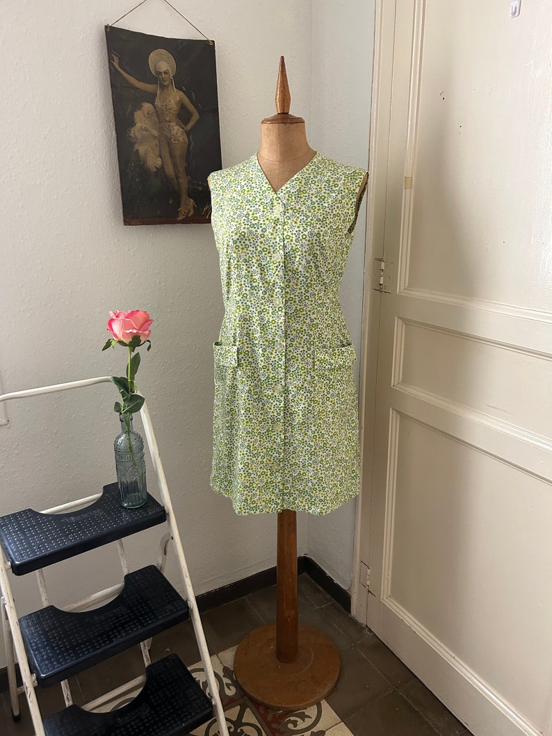Vintage 1960s Green Floral Print Sleeveless Shift Dress with Pockets zdjęcie 1