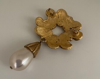 Broche Pampille Vintage – Métal Doré, Strass, Perles Et Perle Goutte