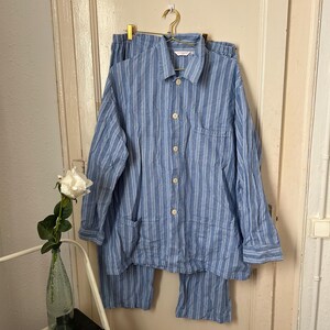 Pijama vintage de franela a rayas azules y blancas de Derek Rose