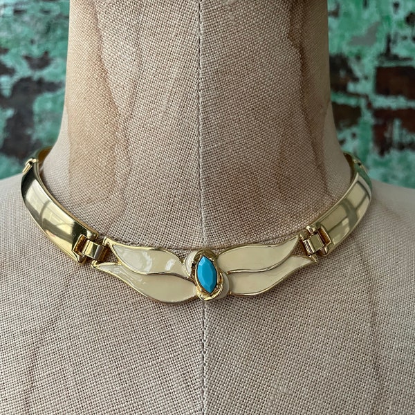 Collier ras de cou articulé Art déco en plaqué or NOS vintage des années 80 avec motif floral feuille émaillé couleur crème et cabochon en verre Aqua à facettes