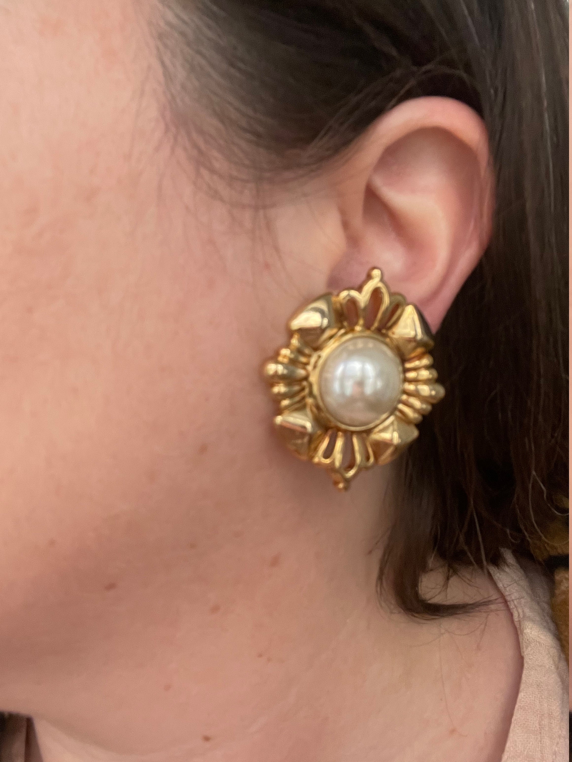 Boucles d'oreilles clip art déco avec perle du Val d'Or
