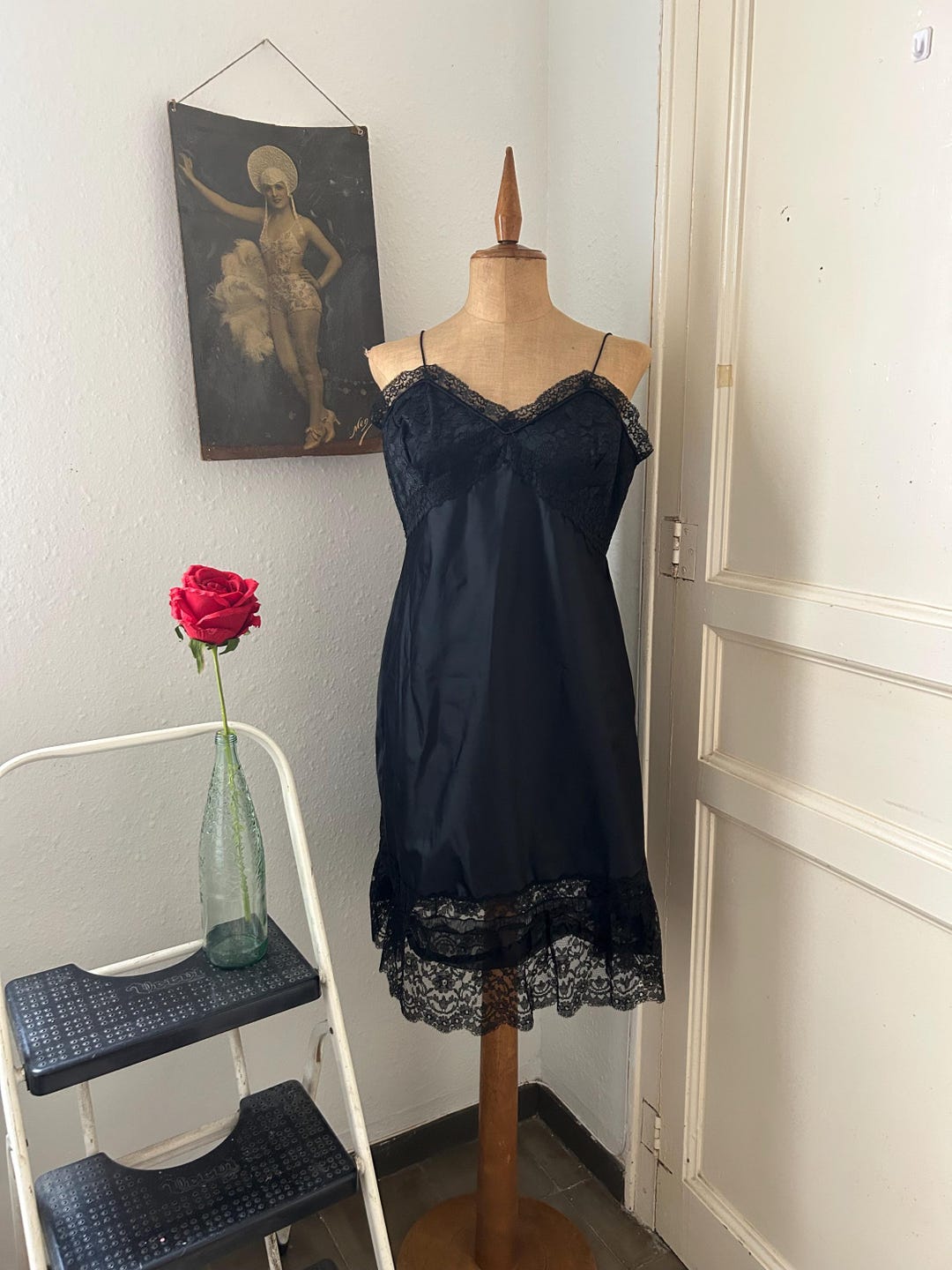 S | Vintage Red Nylon Slip Dress with Lace Details – 1950s/1960s